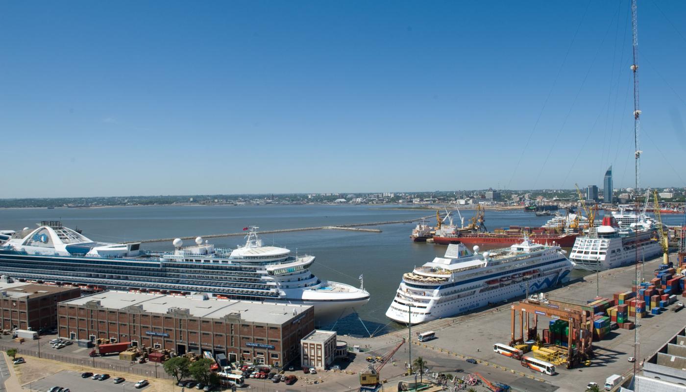 crucero en el puerto de montevideo