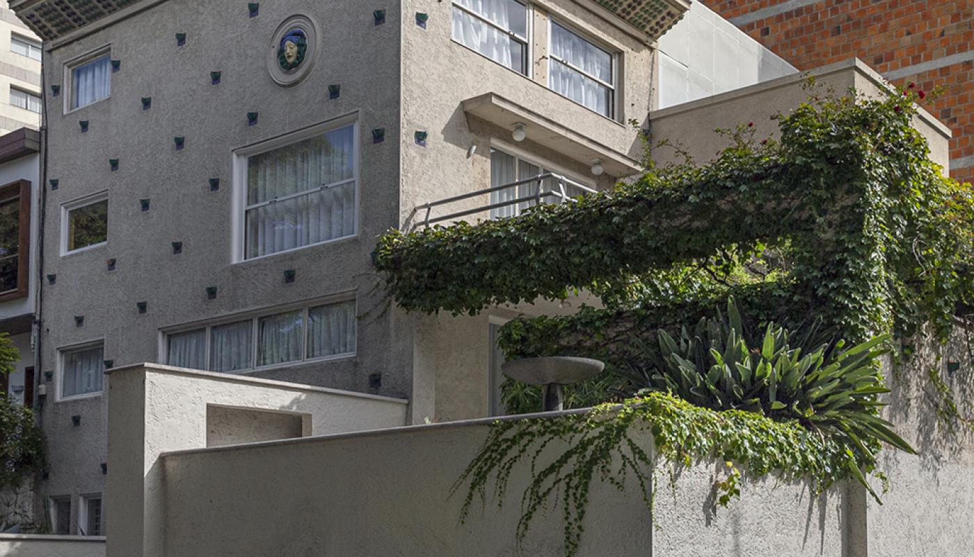 Foto de la fachada y de la casa en su totalidad 