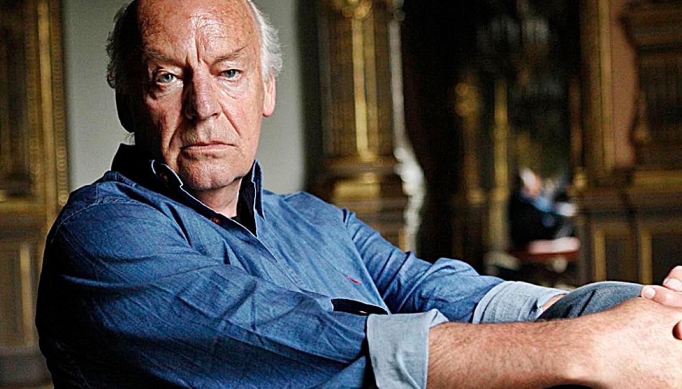 Foto de frente de Eduardo Galeano cuando cumplió sus 84 años 