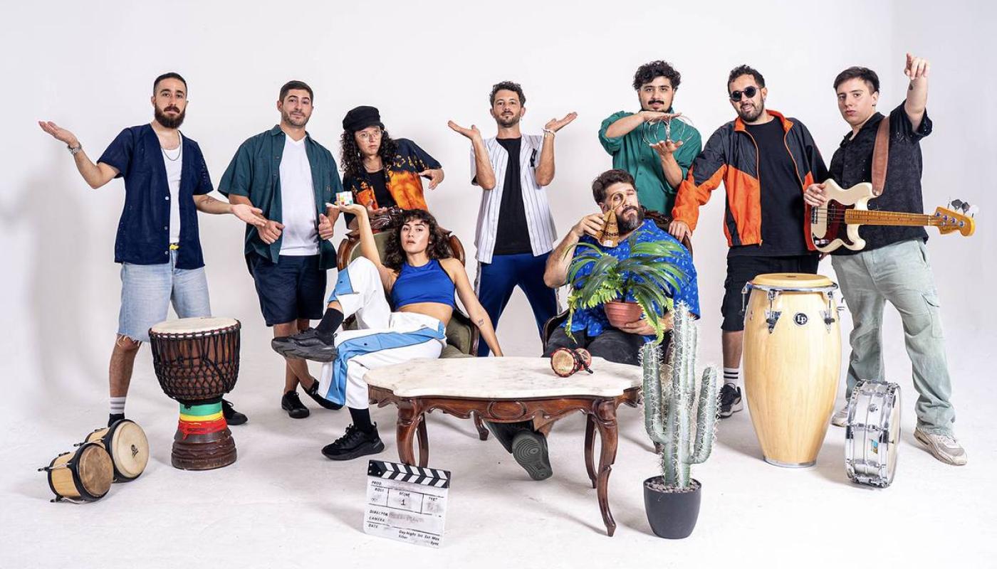 Foto de varios integrantes del movimiento Mamba con sus instrumentos 