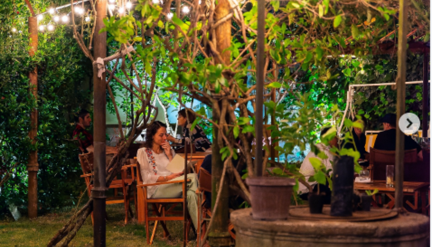 Patio del restaurant Arazá 