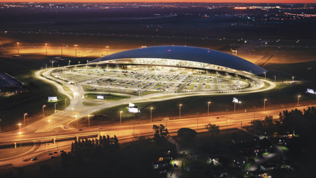 atardecer en el aeropuerto de carrasco visto desde arriba