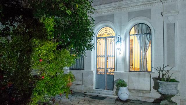 Foto de la casa a la noche 